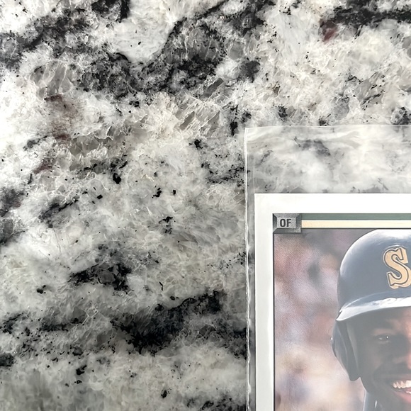 1990 Ultra Rare Upper Deck Ken Griffey Jr. baseball card with misspelling ERROR. - Picture 4 of 7